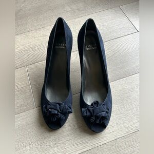 STUART WEITZMAN Sz. 8 N Peeptoe Heels Pumps Navy Blue Suede Leather Rosette